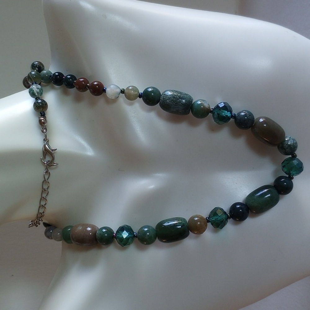 Elegant Vintage Agate, Serpantine, Natural stones, Faceted Glass Necklace 21"